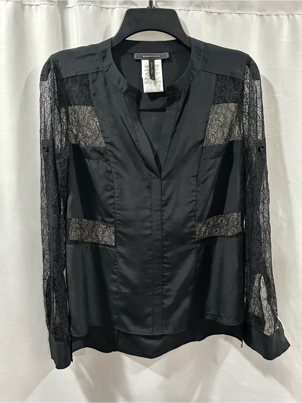 LN BCBGMAXAZRIA Gael Black Lace-Inset V-Neck Silk Blouse